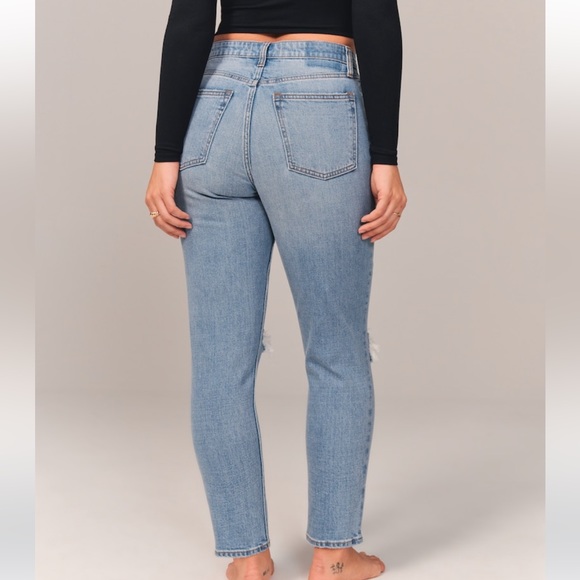 NWT Abercrombie and Fitch women’s Curve Love High Rise Mom jean - Picture 4 of 4